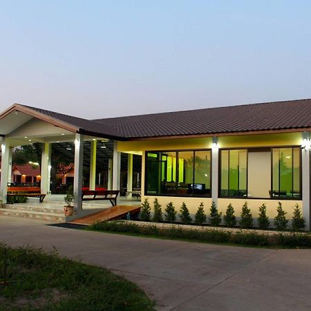 Bansuansiriwat Hotel Ban Tak Exterior foto