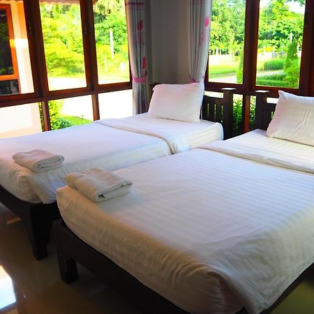 Bansuansiriwat Hotel Ban Tak Exterior foto