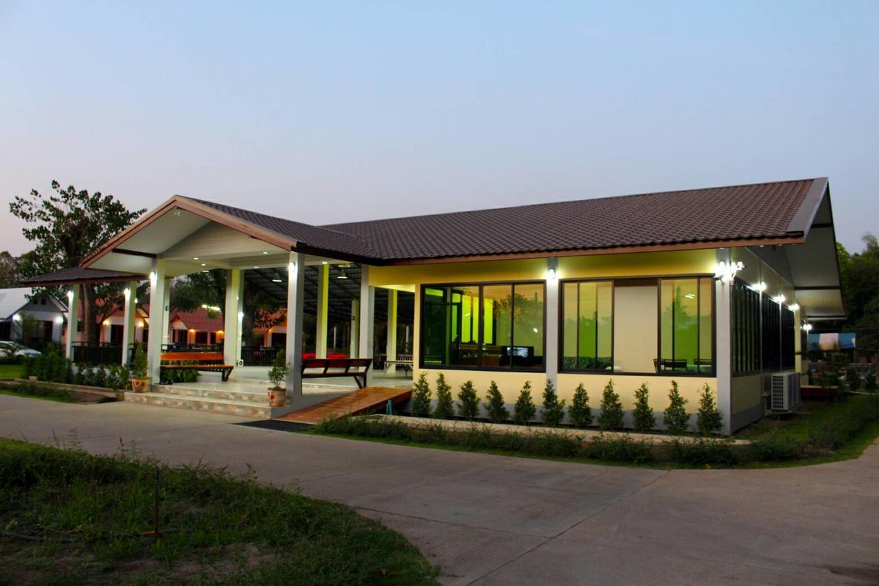 Bansuansiriwat Hotel Ban Tak Exterior foto