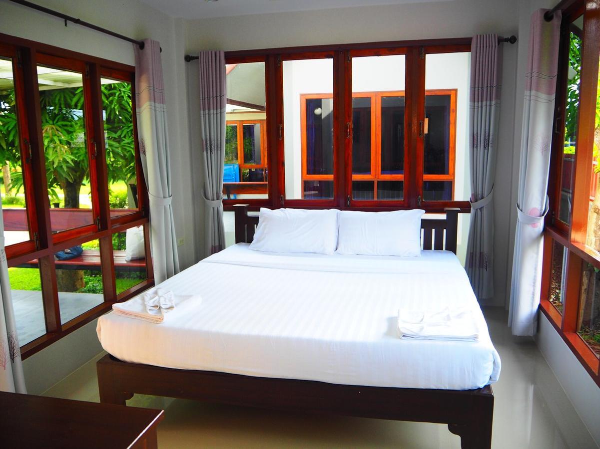Bansuansiriwat Hotel Ban Tak Exterior foto