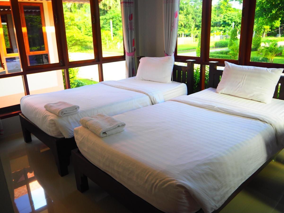 Bansuansiriwat Hotel Ban Tak Exterior foto